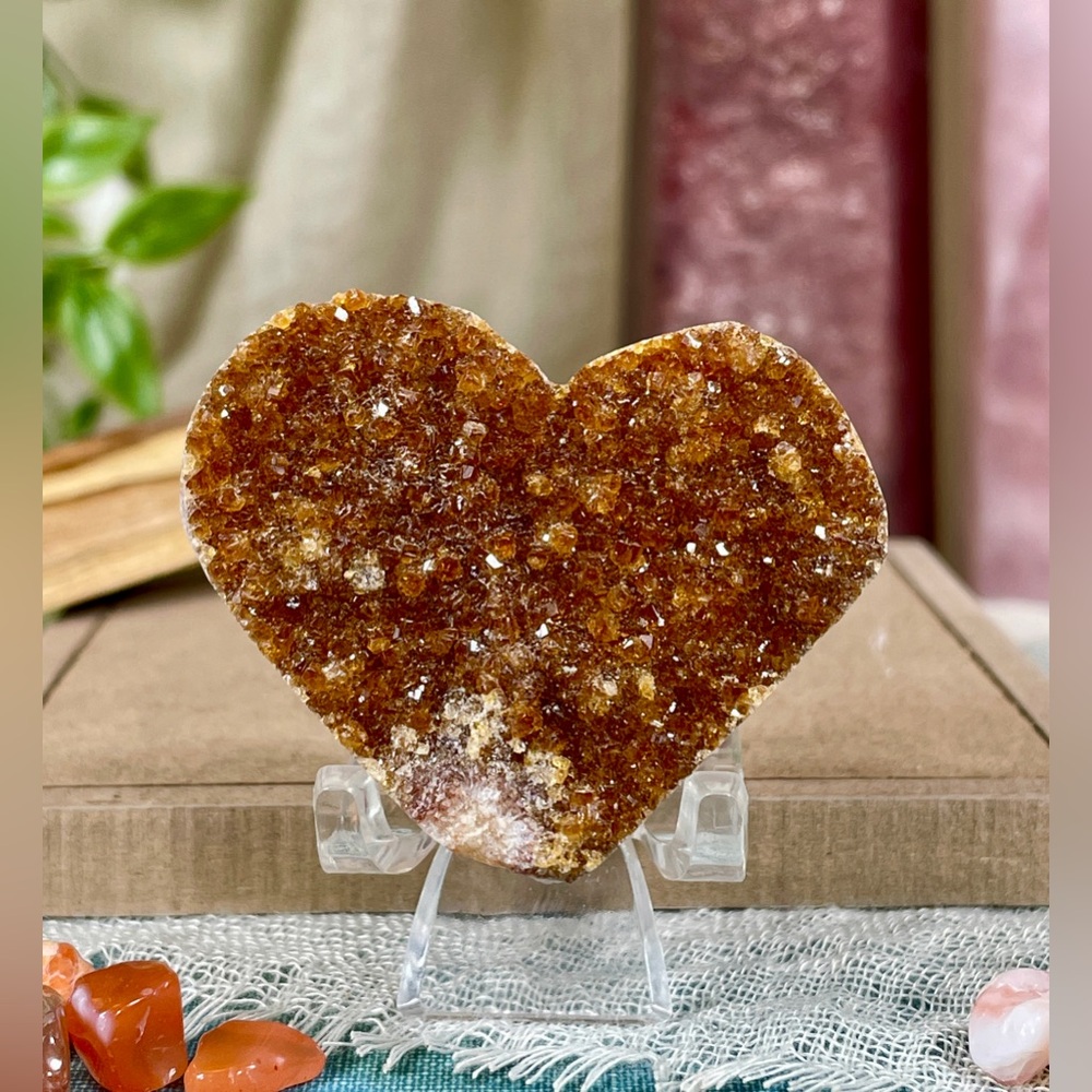 1288 2 Piece Set of Citrine Crystal Heart Carvings - Picture 4 of 9